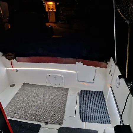 Sammy Sea Botel